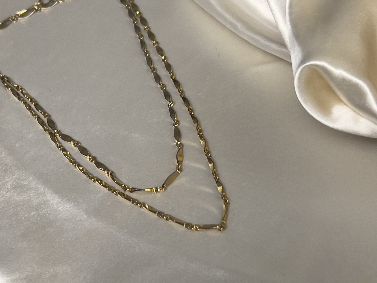 Vintage Gold Tone Twisted Bar Link Chain Necklace – 40” Layerable Length
