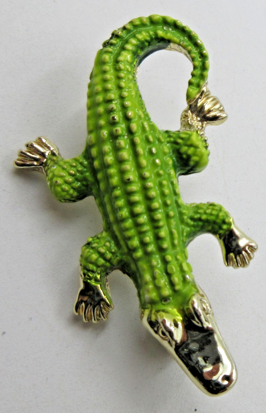 VTG TEXTURED light lime green ALLIGATOR Brooch Pin gold tone mtl enamel Jewelry