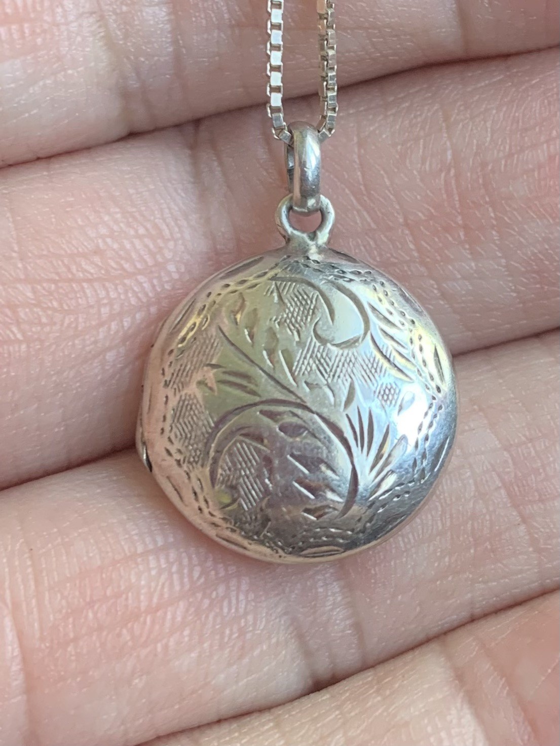 Vintage Sterling Silver 925 Round Engraved Locket Necklace INCLUDES 17” Chain