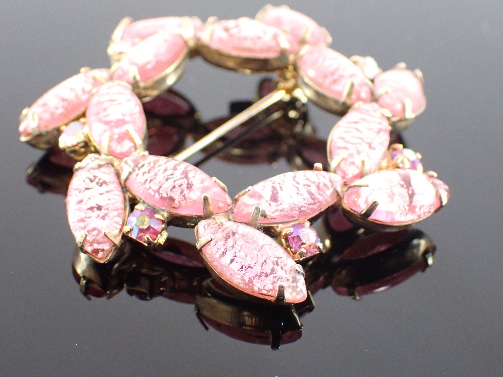Vintage Pink Foiled Glass Wreath Brooch Gold Tone Rhinestones 2″