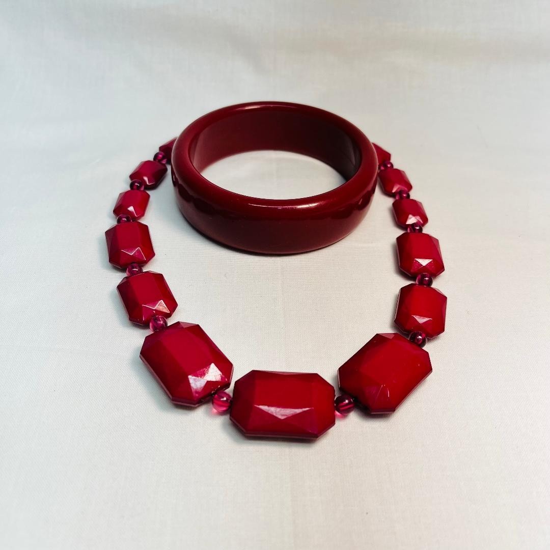 VINTAGE Burgundy Bangle Bracelet 16 in Necklace Lobster Claw Safety Clasp Chain