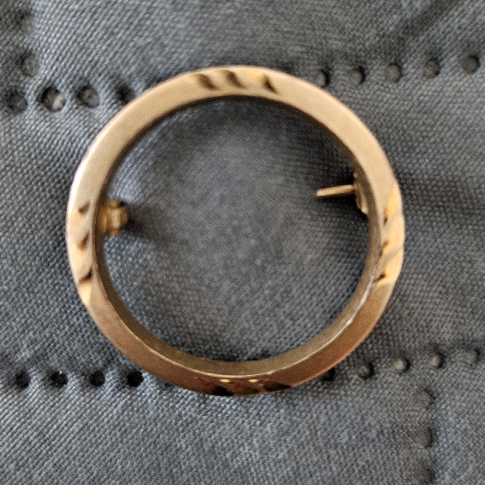 Mid Century Vintage Gold-Toned Metal Circle Brooch, 1 Inch, Not Marked, Retro