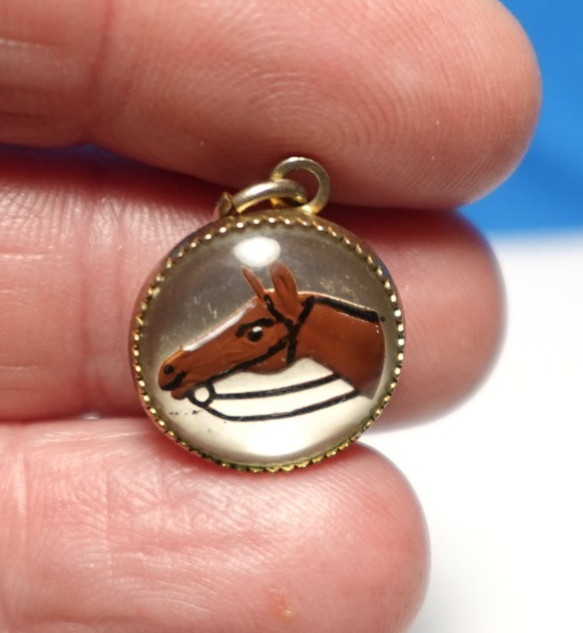 GOLD FILLED HORSE CHARM CONVEX GLASS VINTAGE 1.6 GRAMS J-661