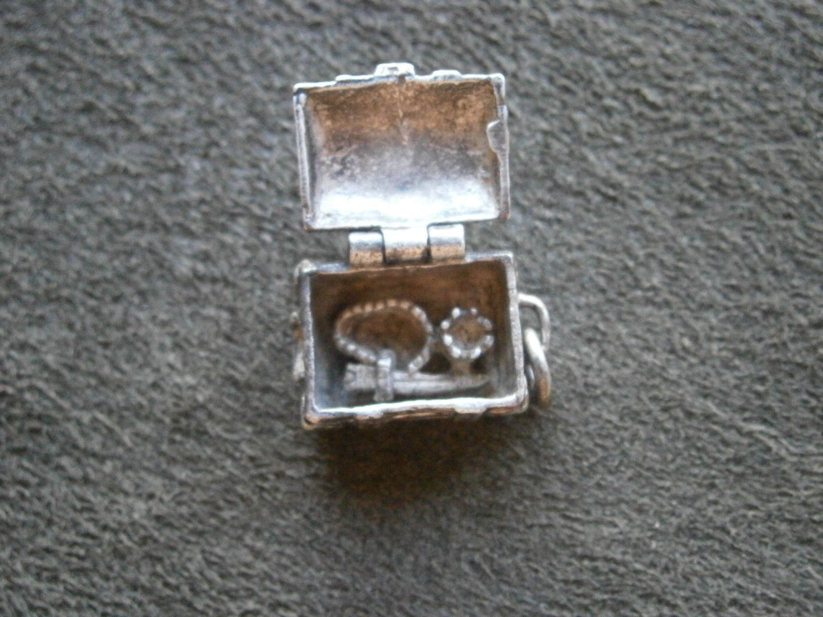 Opening Treasure Chest Vintage Sterling Silver Bracelet Charm Pendant 5.0g