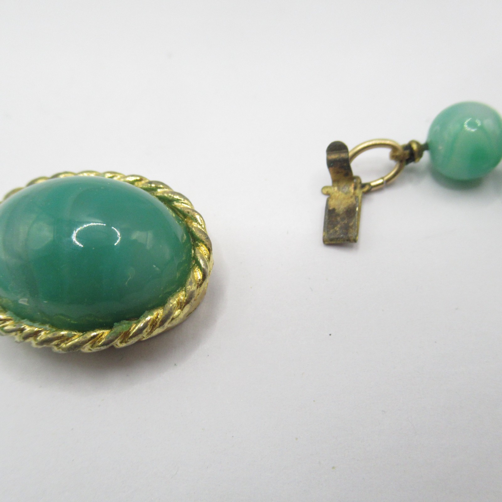 Green Peking Glass Hand-Knotted with Clasp 11mm 31 1/2″