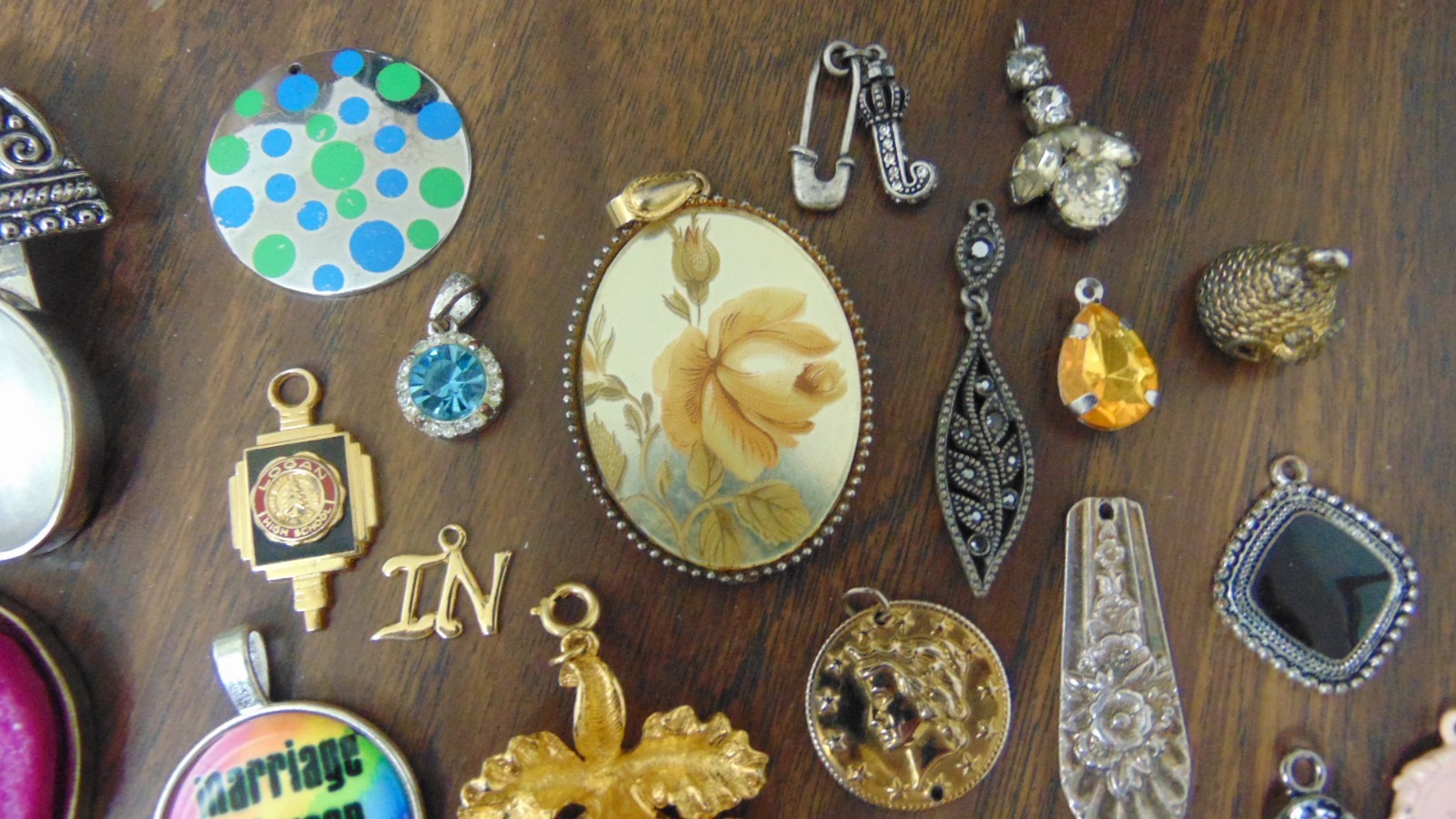 Huge Vtg lot of 141 Estate Pendants & Charms Mixed Materials And Styles