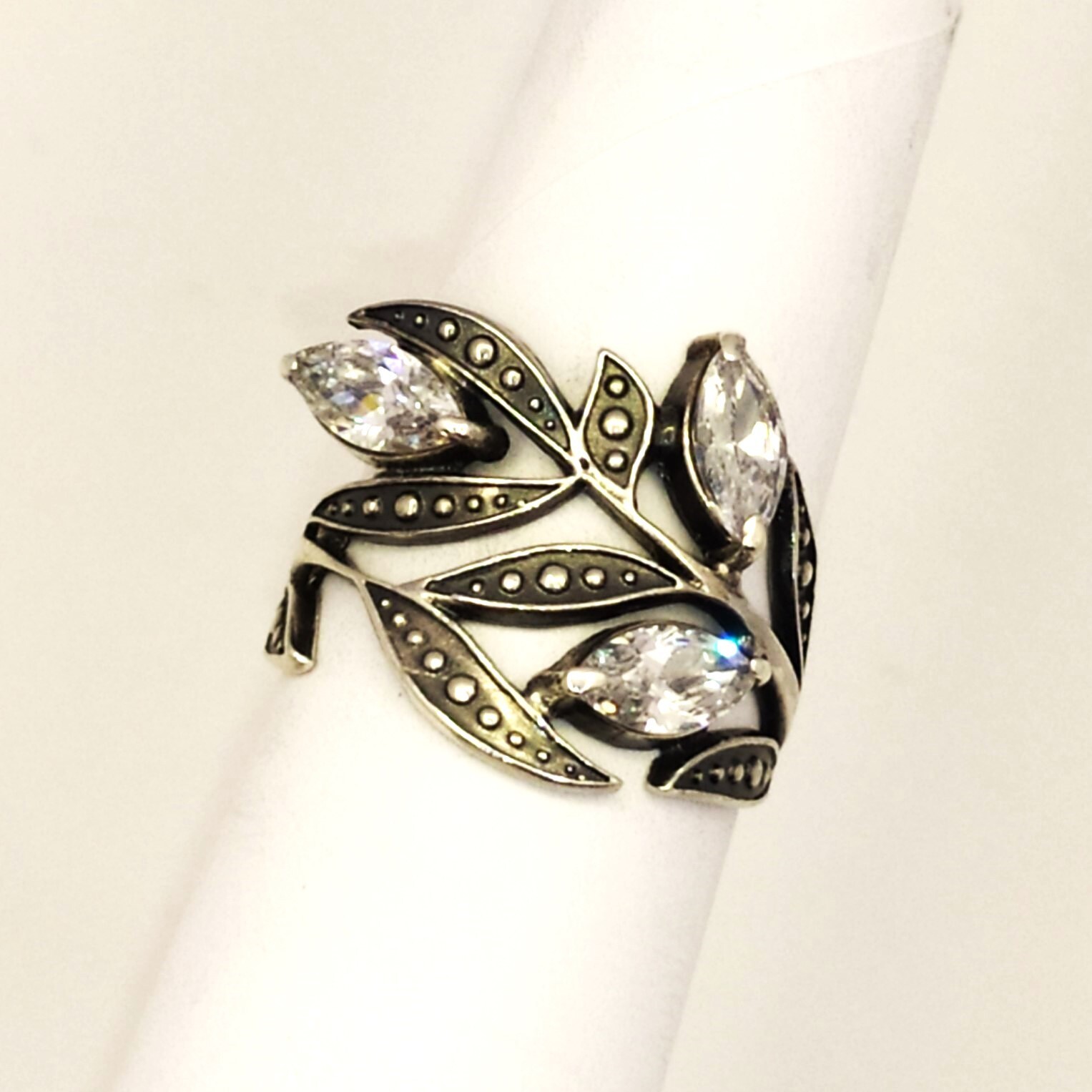 Vintage Luxury RING Silver 925 with Bright Stones -size: 8.25US (18.5mm) | #59