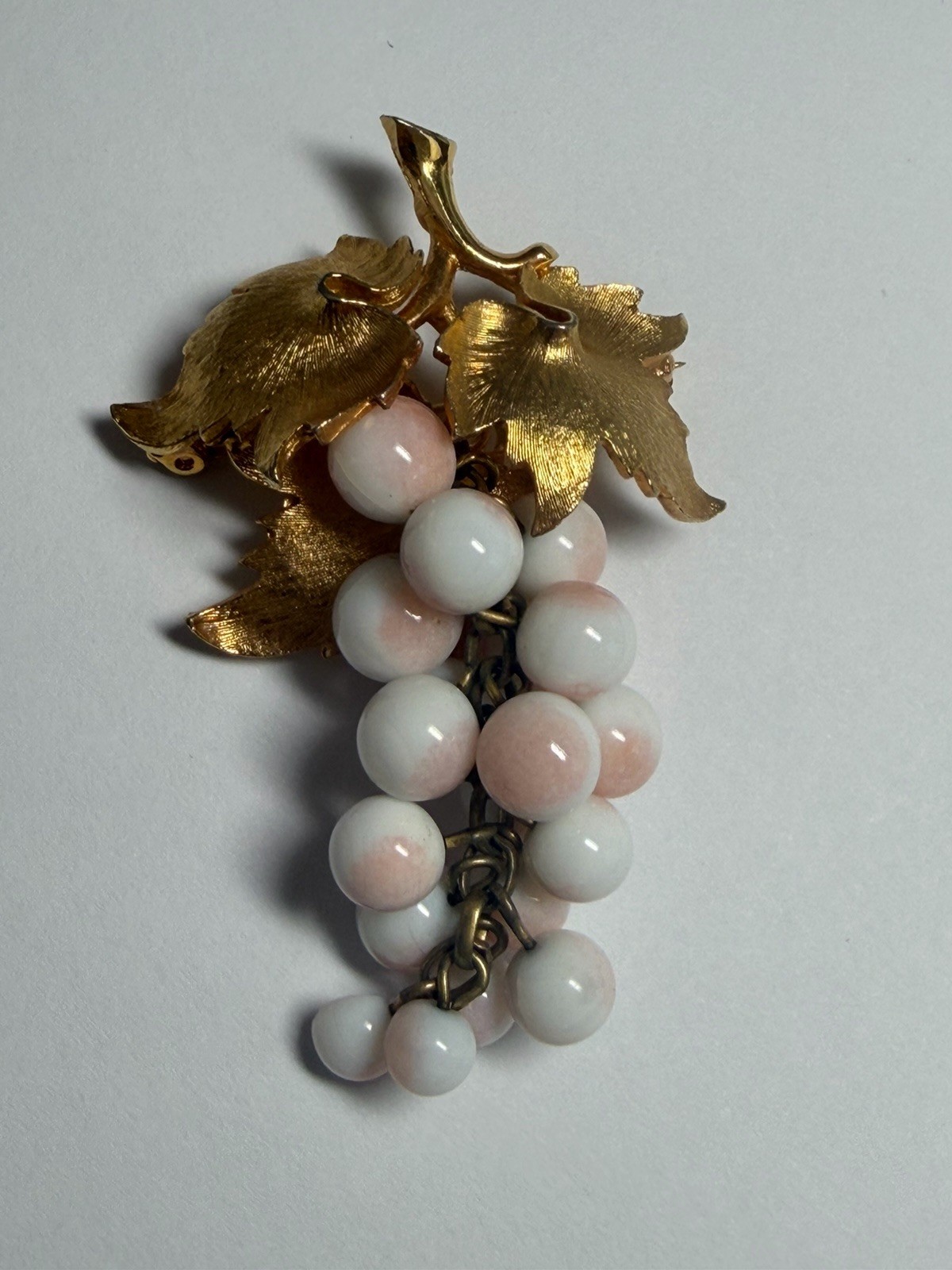 Vintage Brooch Grapes Dangling Drop Gold Tone Angel Skin Beaded Estate 2” NOTE