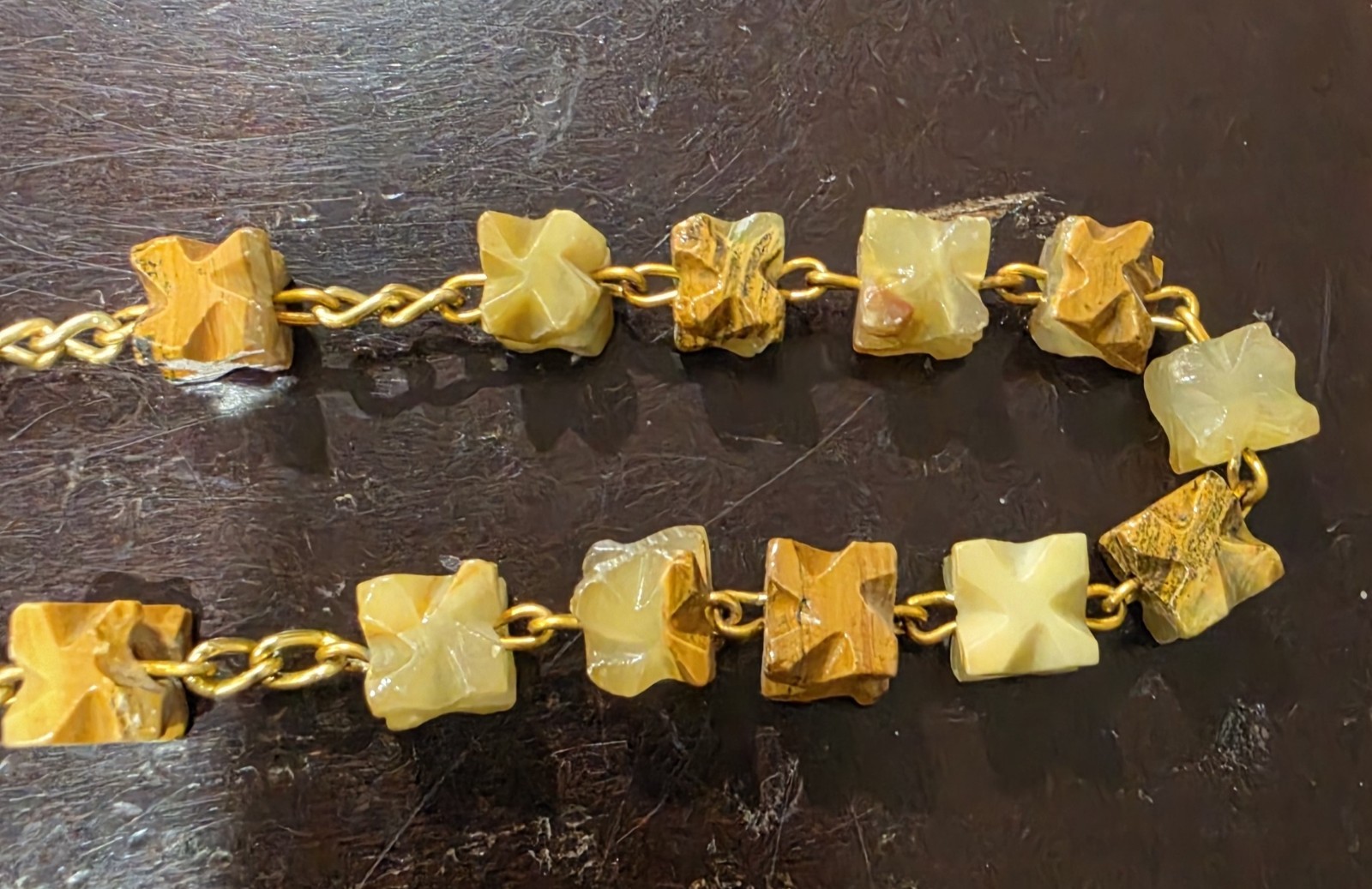Vintage Banded Onyx Carved Stone 42″ Necklace Arrow Head Pendant
