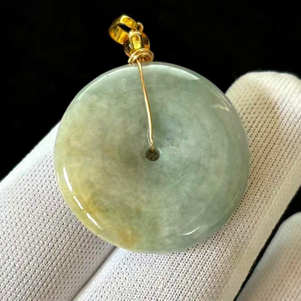 Hi-grade Natural Green Jade Jadeite Round Pendant 29x29x5mm. Free Necklace