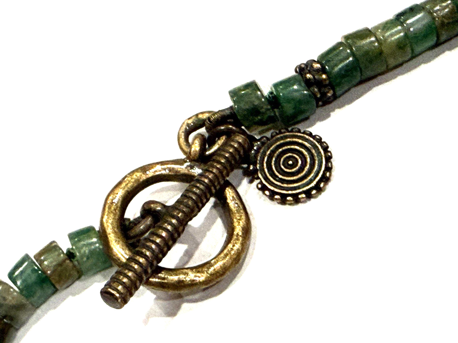LAUREN RALPH LAUREN JADE GREEN BEAD CAVIAR SPACERS BRASS PENDANT 16″ NECKLACE EU