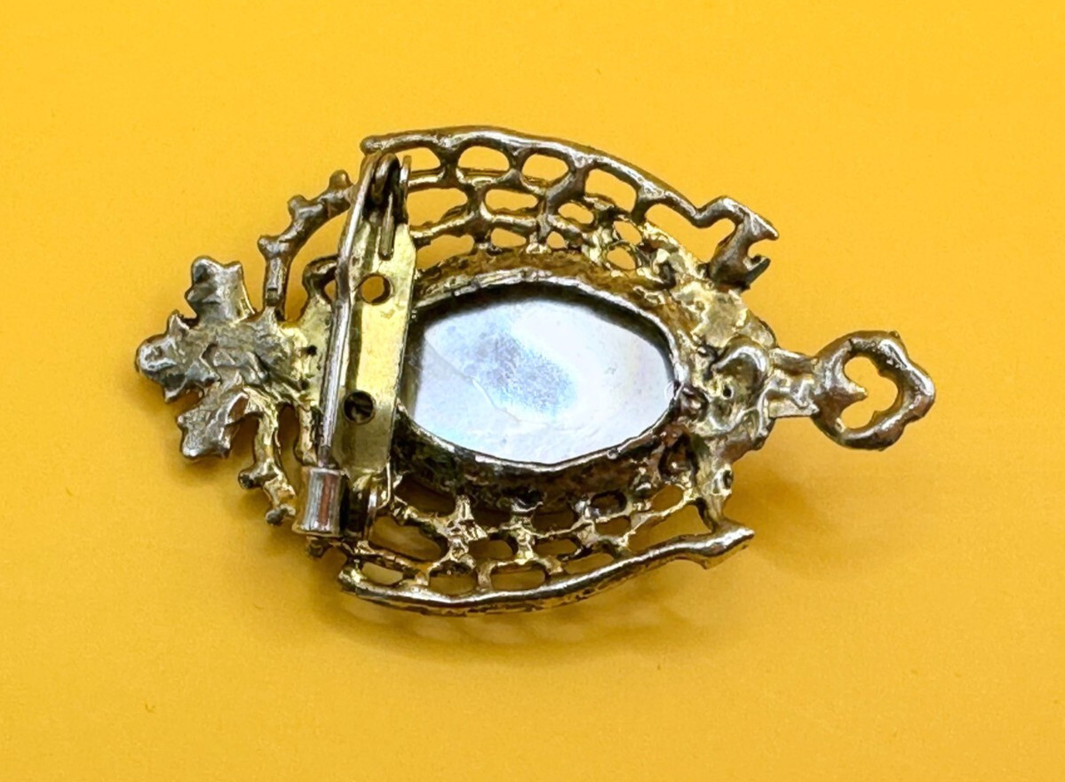 Gold Tone & Faceted Acrylic Dark Blue Stone Brooch Vintage