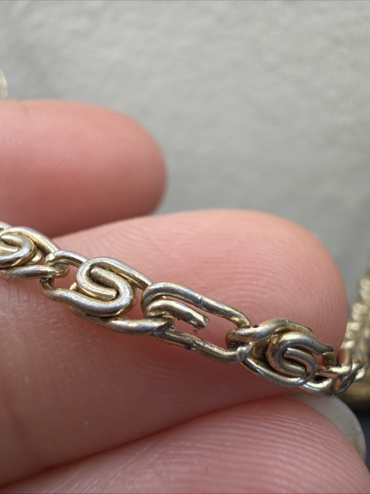 1058. Eloxel Aluminum 18kGold Plate Scroll Chain