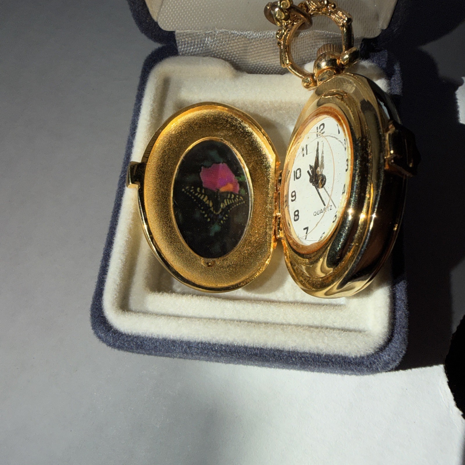 Vintage Quartz EtchedPocket Watch / Pendant Locket Gold Tone