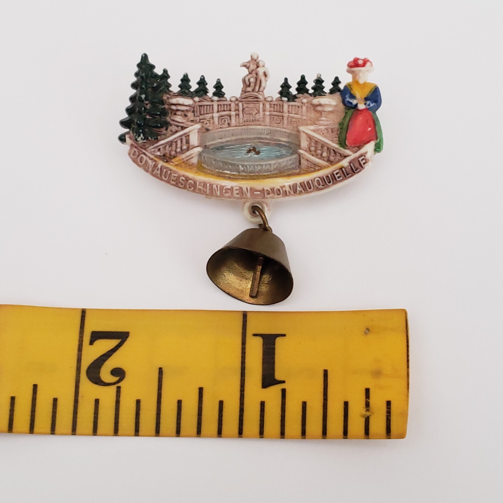 VINTAGE BROOCH SOUVENIR CITY BELL DANGLE RETRO COLLECTIBLE COSTUME JEWELRY PIN