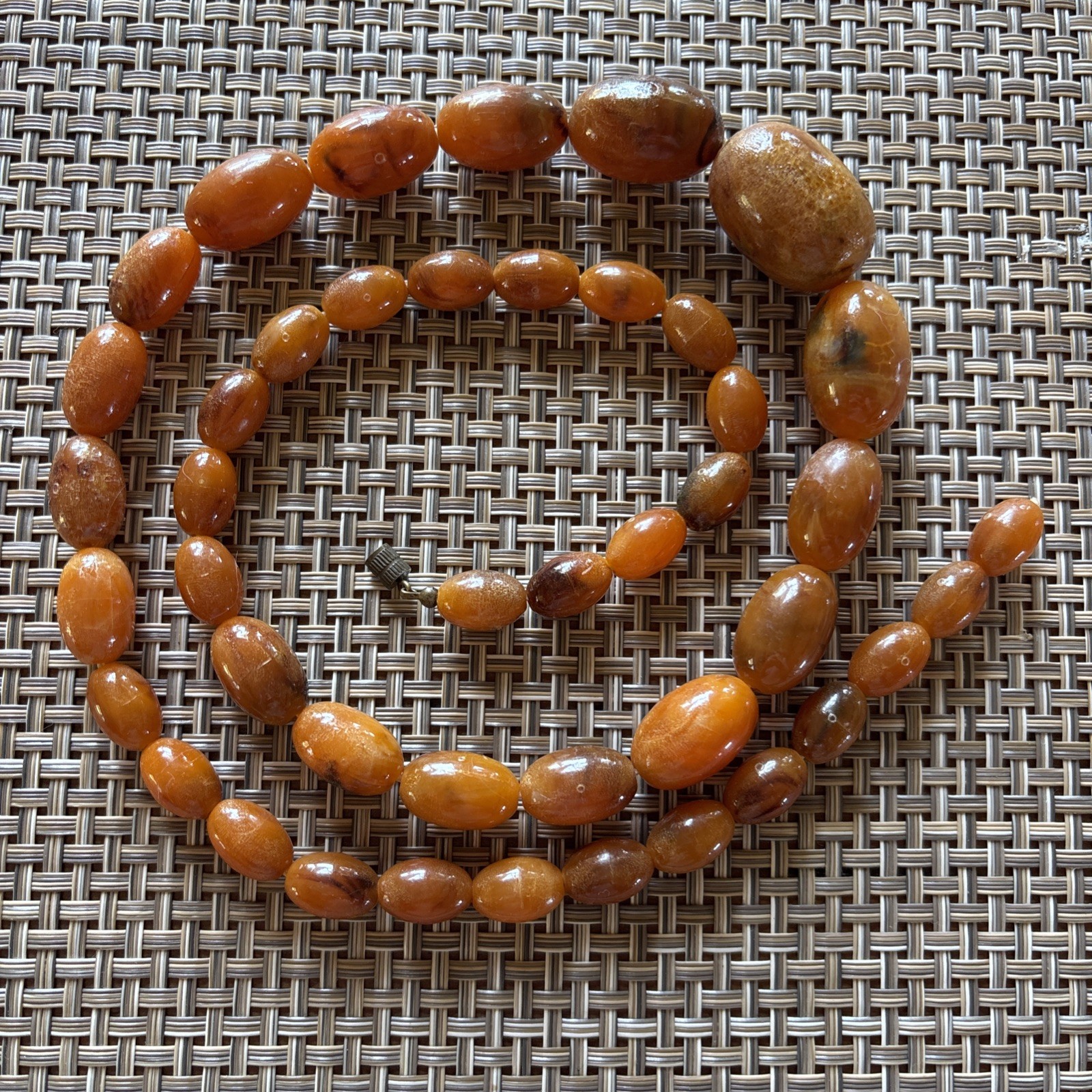 Vintage Resin Or Bakelite Or Catalin Marbled Amber Graduated Oval Bead Necklace