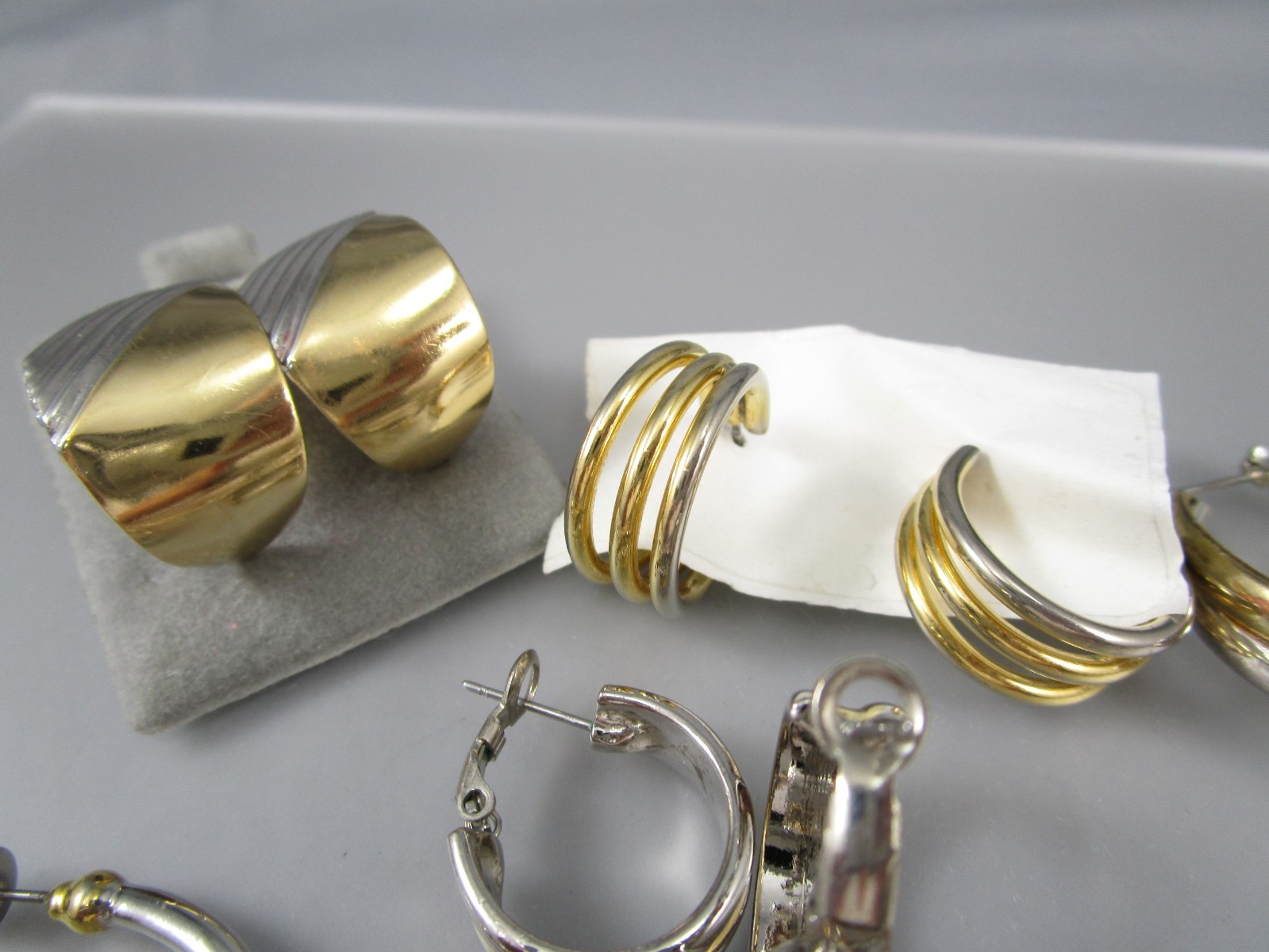 Vtg Mod Retro Varying Colors & Multi Styles LOT of 7 Post Pierced Earrings 151X