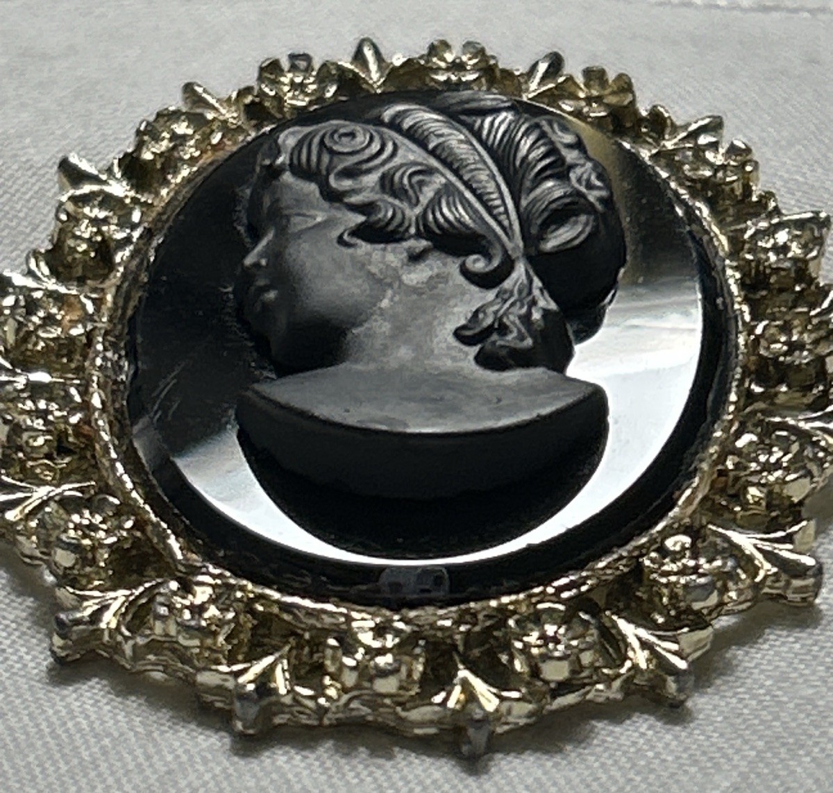 Victorian Revival Black Glass Cameo Brooch Pendant Gold Tone Ornate 2” 1950’s