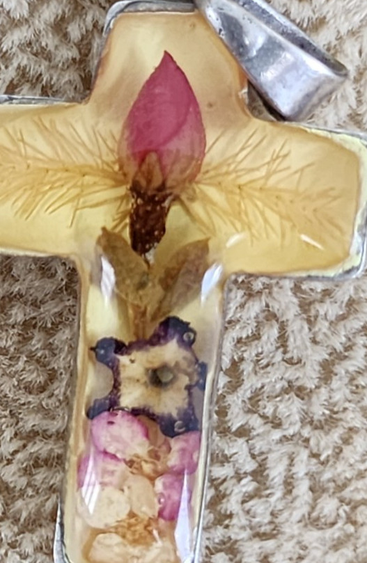 Vintage Flowers Cross Pendant in Resin 925 Sterling Silver