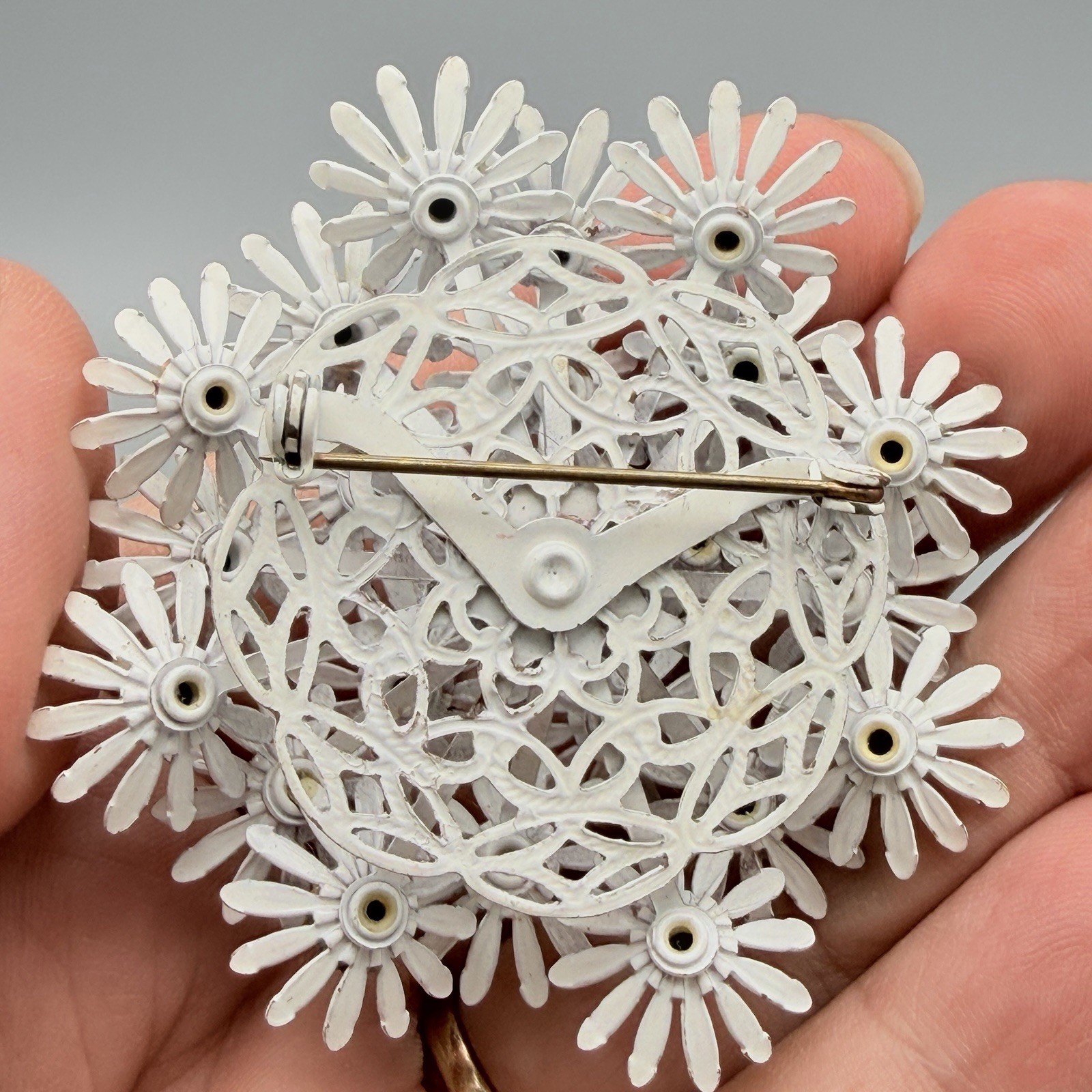 VTG Flower Brooch White Black Enamel Daisy Bouquet Jewelry Dimensional 60s
