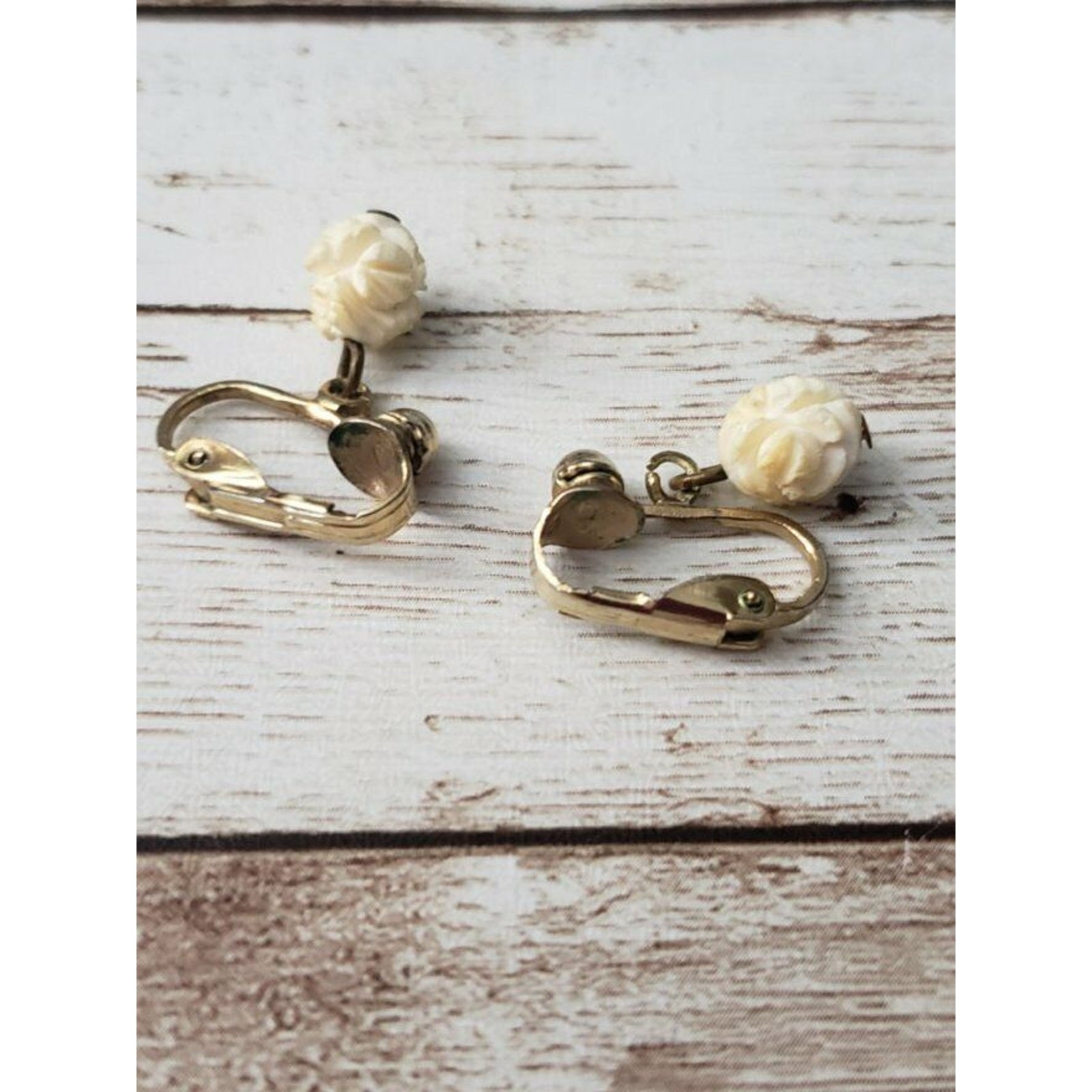 Vintage Clip On Earrings – Dainty Popcorn Like Ball