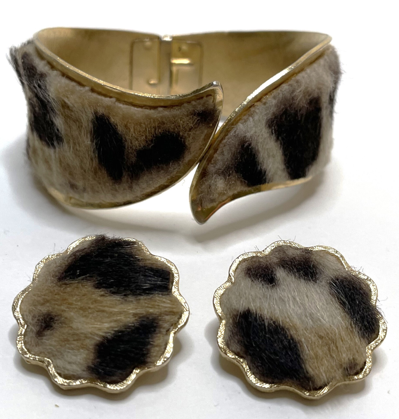 Vtg 60s Faux Fur Leopard Print Clamper Bracelet & Clip Earring Set Gold Tone