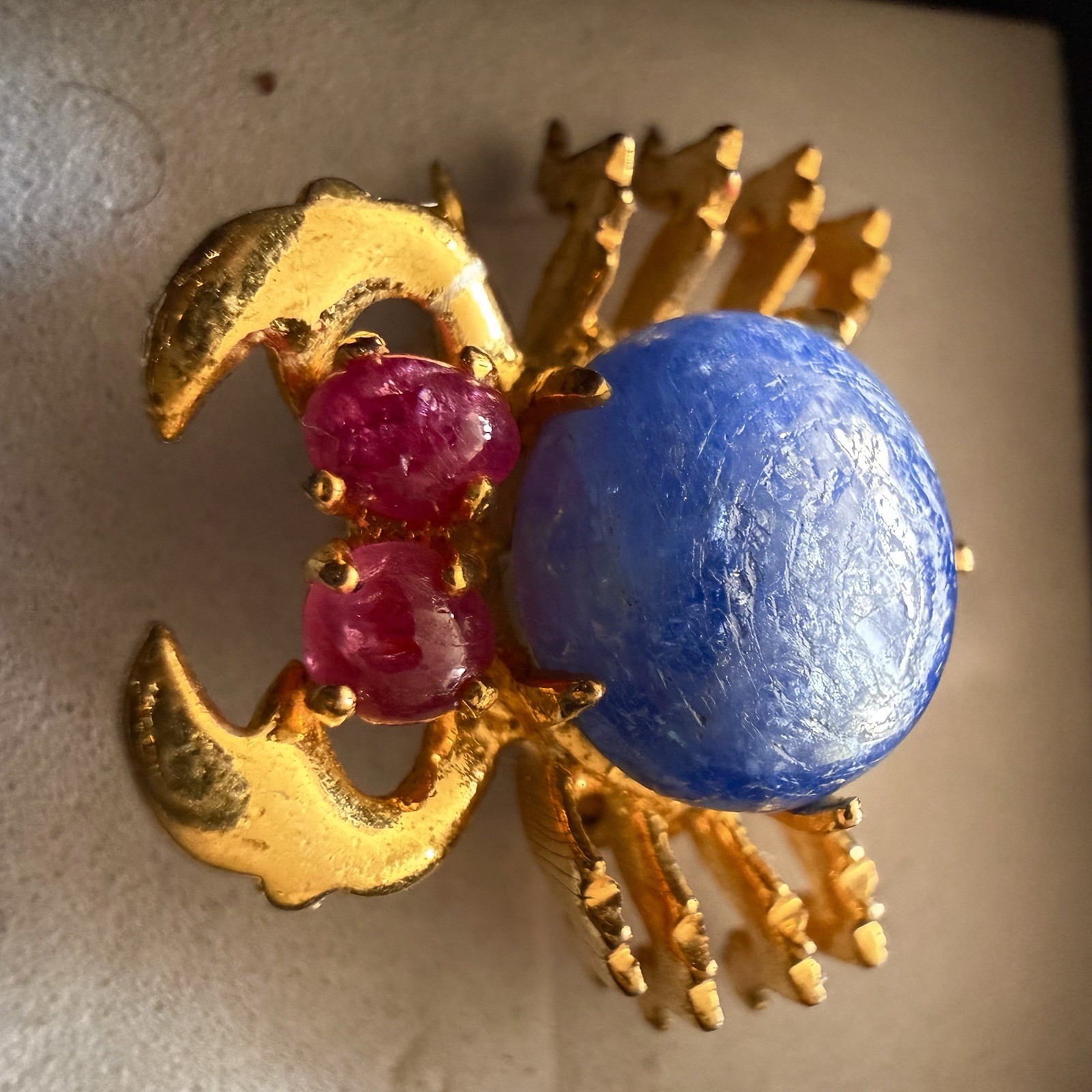 Vintage Jelly Belly Gold Plated Star Sapphire Ruby Eyes Crab C Clasp Pin Brooch