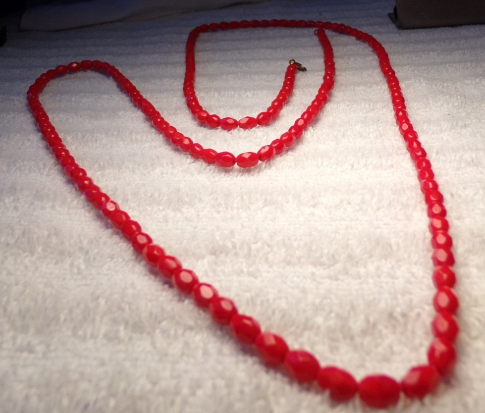 ANTIQUE 1930’S ART DECO GERMANY RED ART GLASS FACETED BEAD LONG NECKLACE 51″