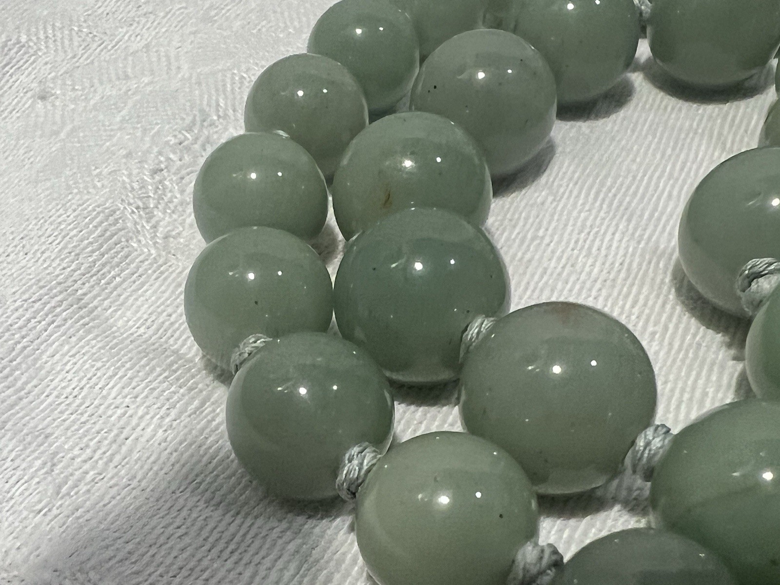 Vintage Chinese Export Jade Apple Green Knotted Bead Necklace 109.4g 26-1/2”