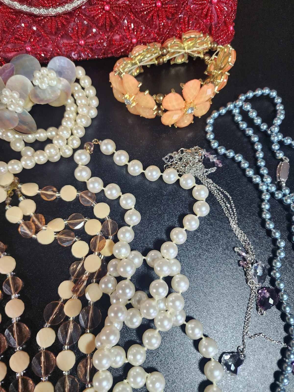 Vintage jewelry set of 26 in vintage purse