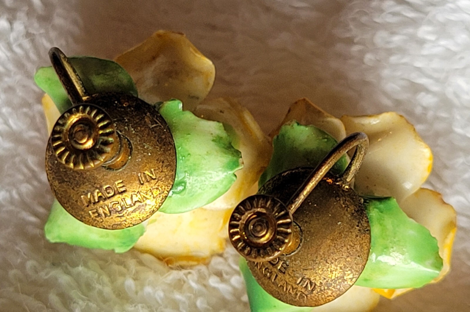 Vtg Enamel Yellow Rose Earrings England Marked Screwback Green Leaves