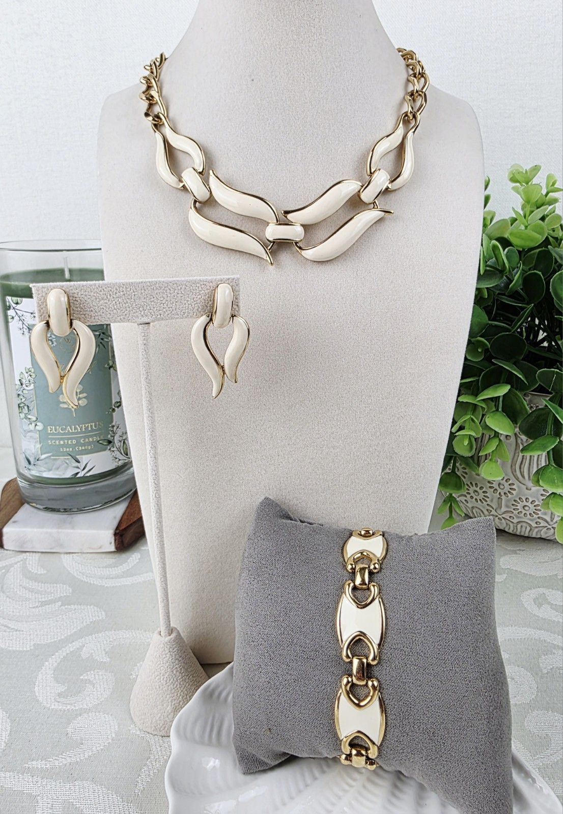 4pc Vintage Monet Gold Tone And Ivory Enamel Jewelry Set All Signed
