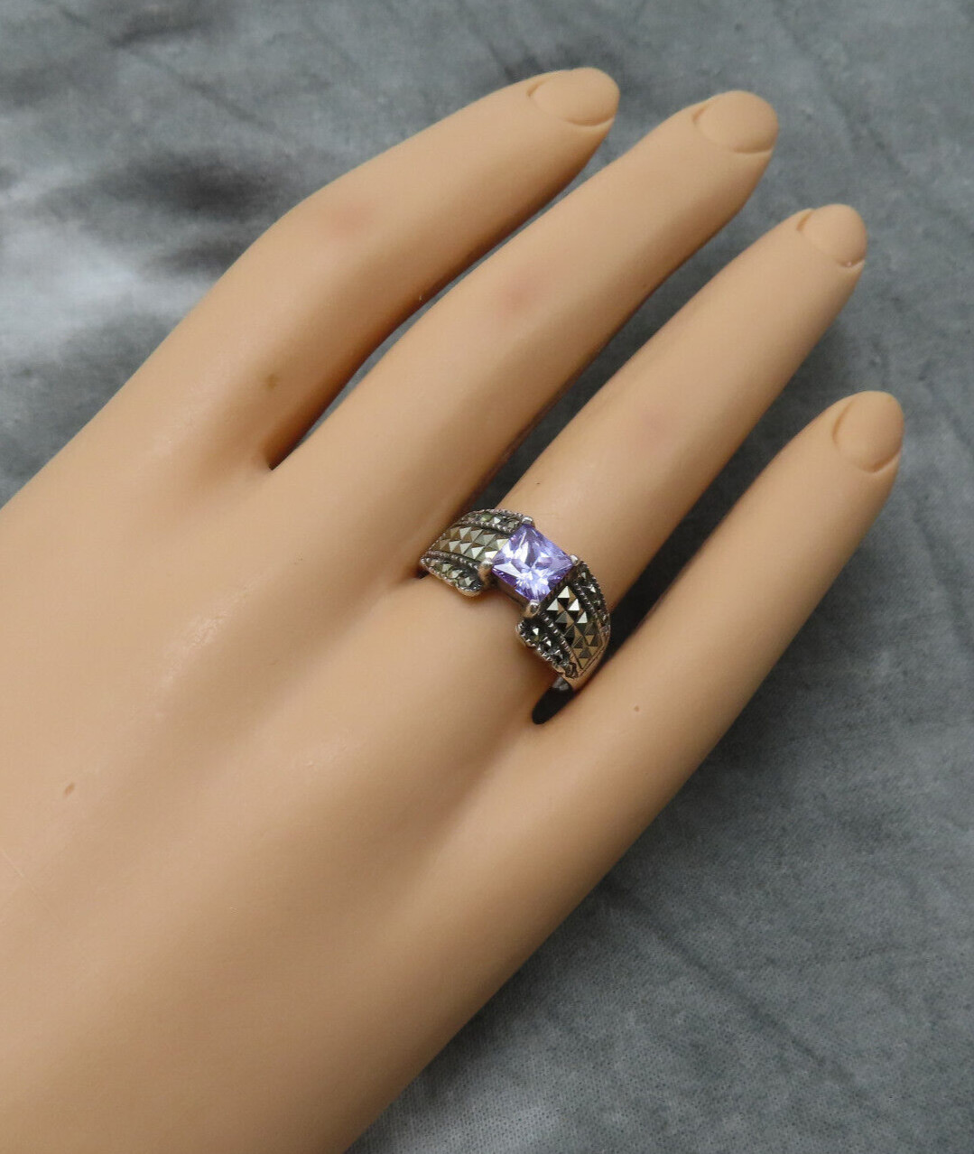 CW Sterling Silver Ring Vintage Purple Solitaire Crystal Size 8 Marcasites 544a