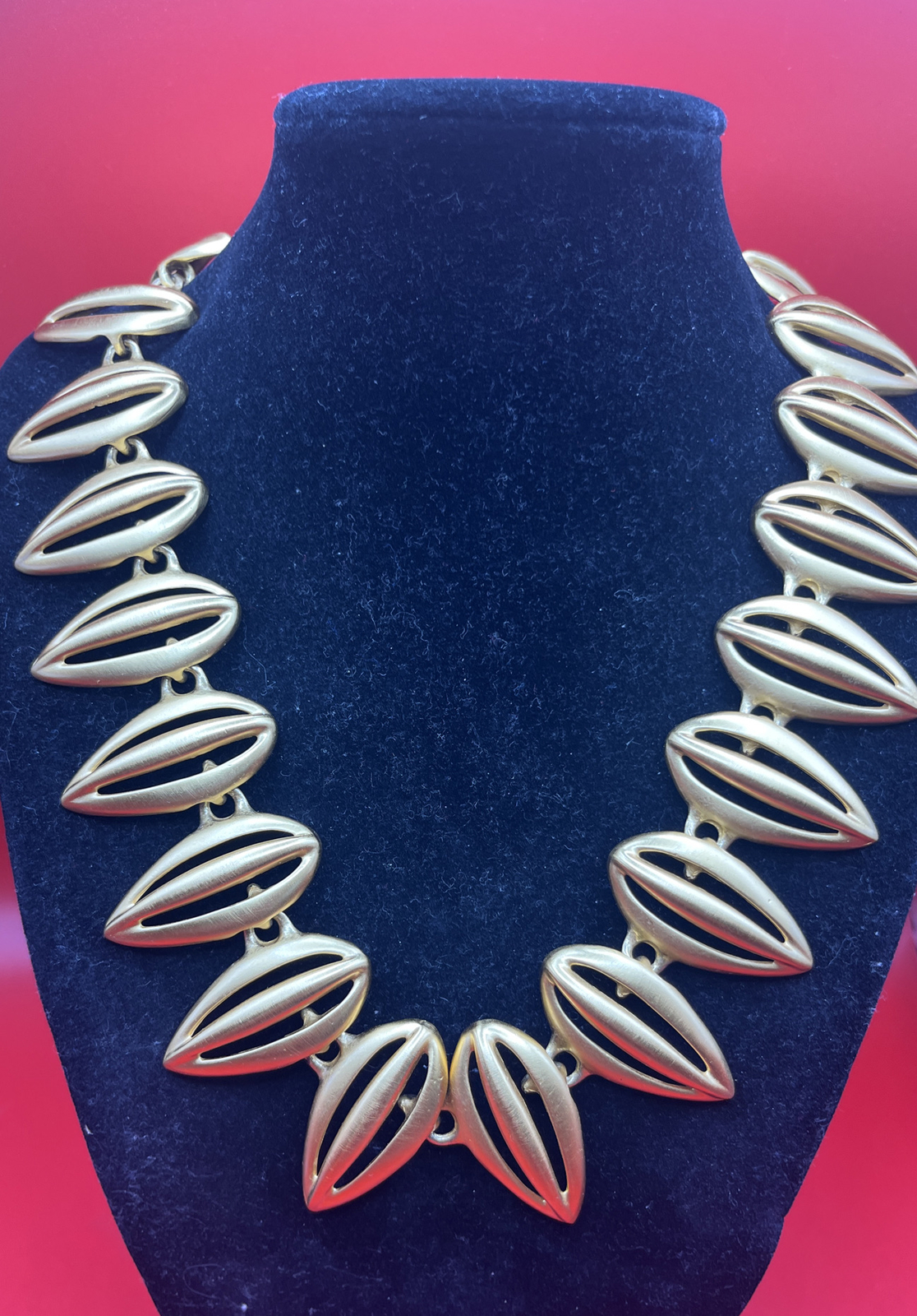 Vintage Anne Klein Signed (AK) Modernist Link gold tone Necklace fantastic 17-18