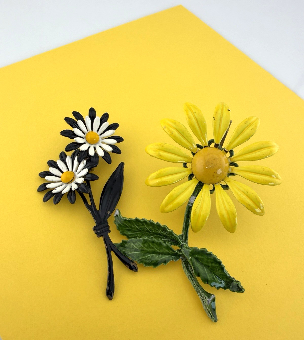 Vintage 1960s Enamel Flower Brooch Lot of 2 Black Yellow Pop Art Mod Retro Daisy