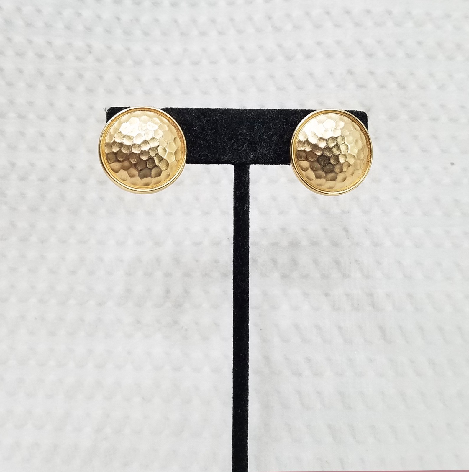 Vintage Signed Napier Hammered Matte Gold Tone Round Adjustable Clip On Earrings