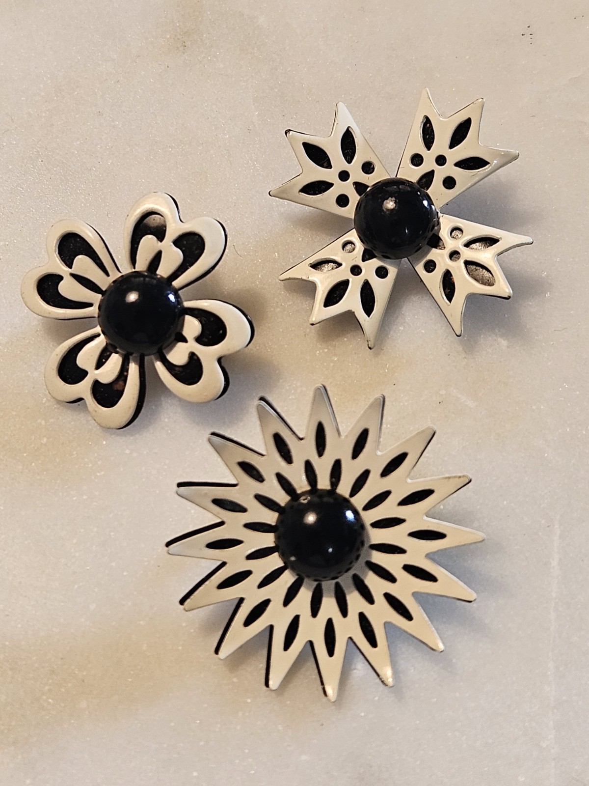 S/3 Mod 1960’s Flower Enameled Brooches/Pins BLACK WHITE