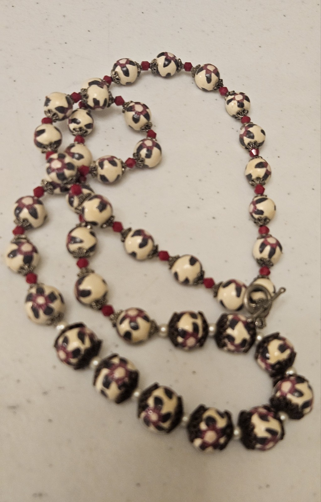 HANDMADE BEADED NECKLACE 28″ FLORAL VINTAGE ORNATE TOGGLE CLOSURE BEAUTIFUL