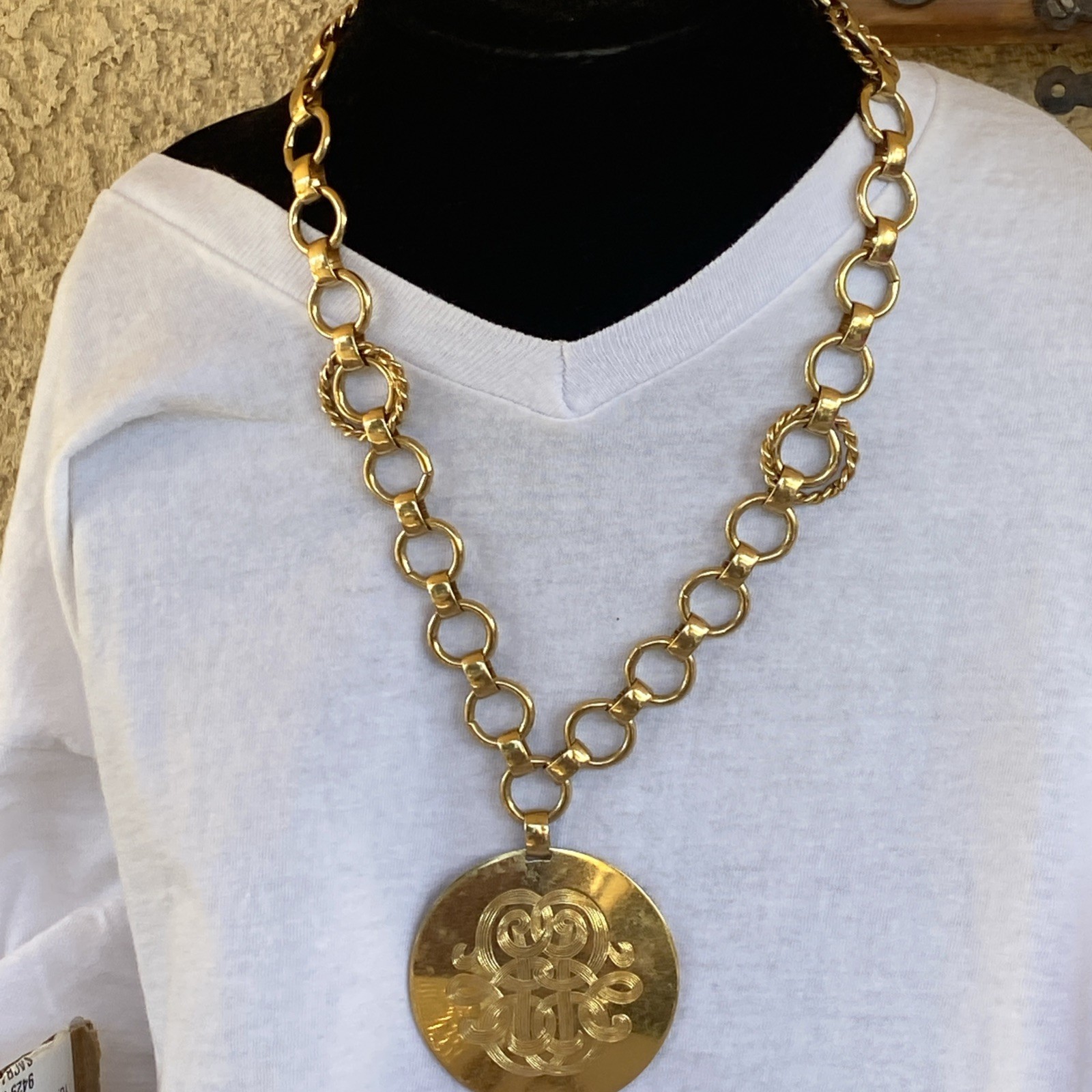 1980s Monet Gold Tone Circle Locket Pendant Chain Necklace