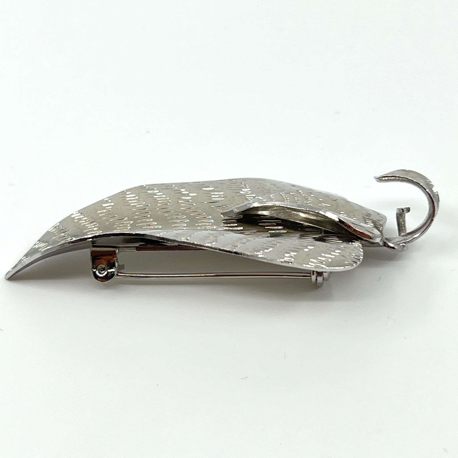 Vintage Silver Tone Textured Leaf Brooch Retro Nature Inspired Pin Classic