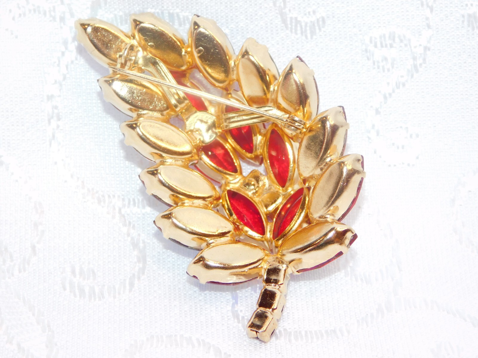 VINTAGE RED IRIDESCENT BROOCH