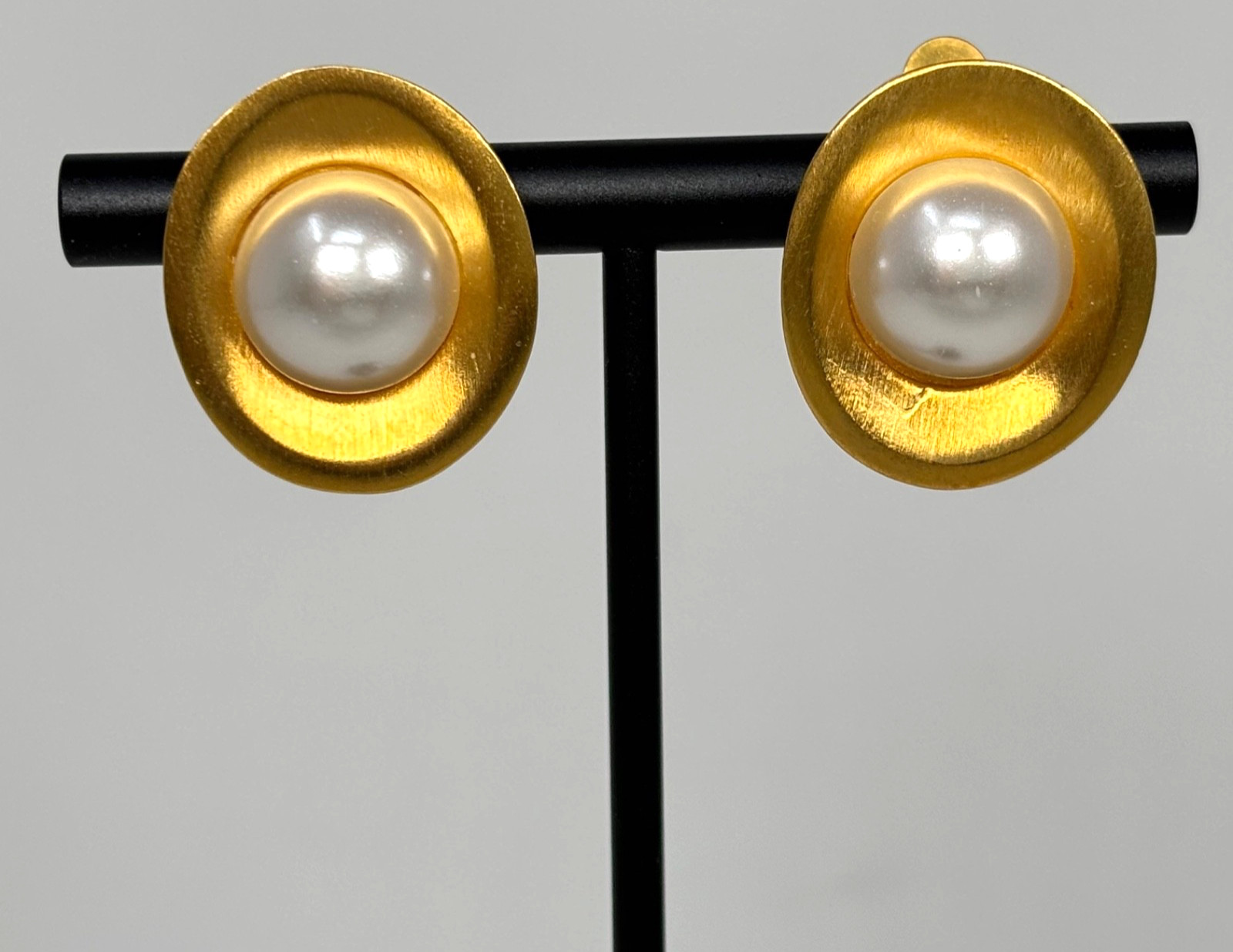 VTG MMA KHM Matte 24K Gold Plate Faux Pearl Cupid Necklace Clip Earrings Set