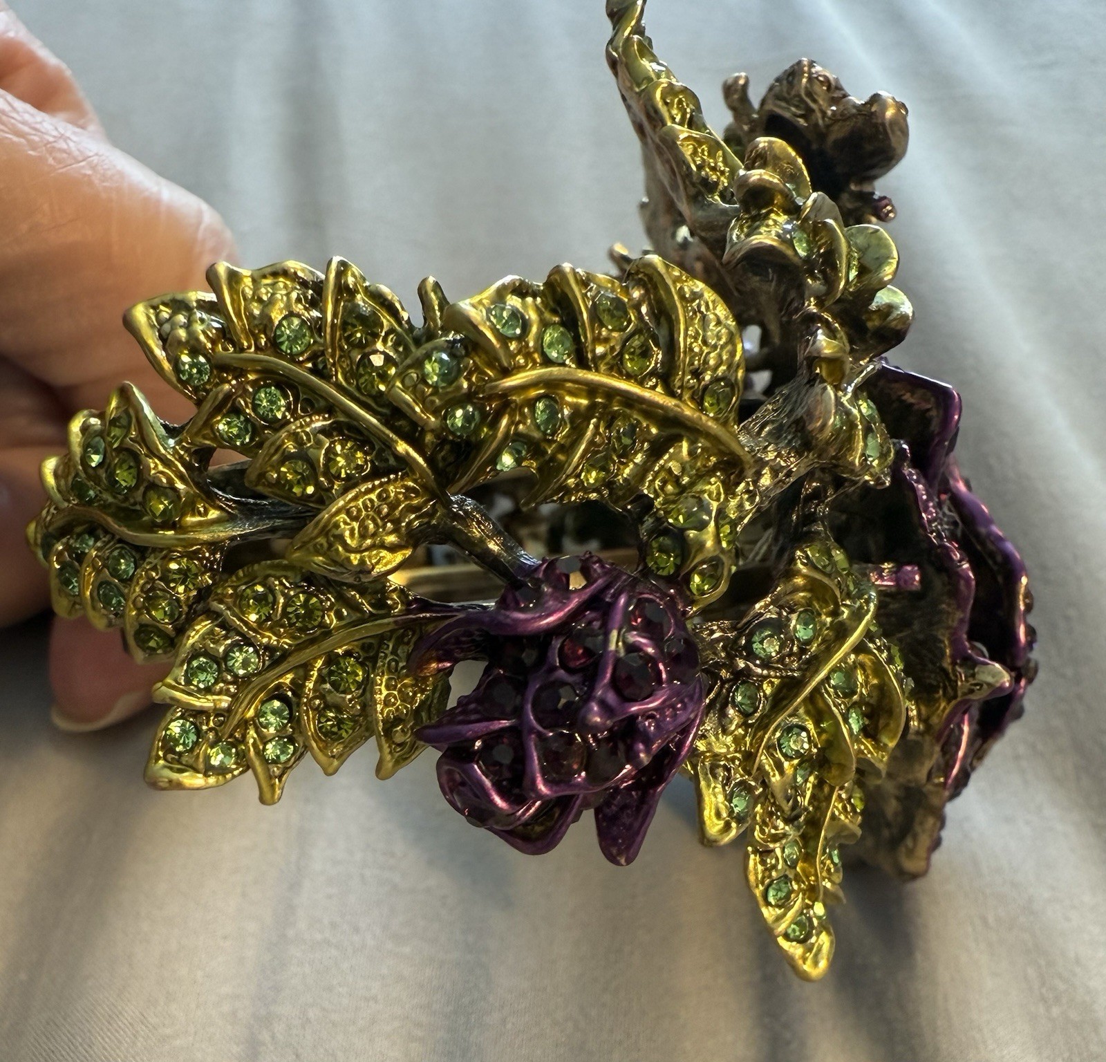 VTG OPC CRYSTAL RHINESTONE PURPLE ROSE BRACELET WITH BUMBLE BEE! STUNNING!