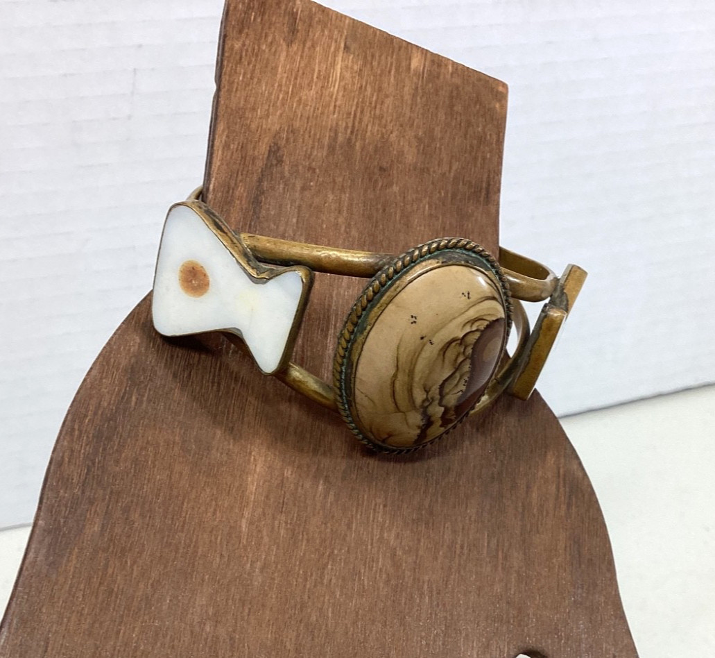 Vtg Southwestern Style Cuff Bracelet Oval Sand Agate & Mother Of Pearl Inlayed