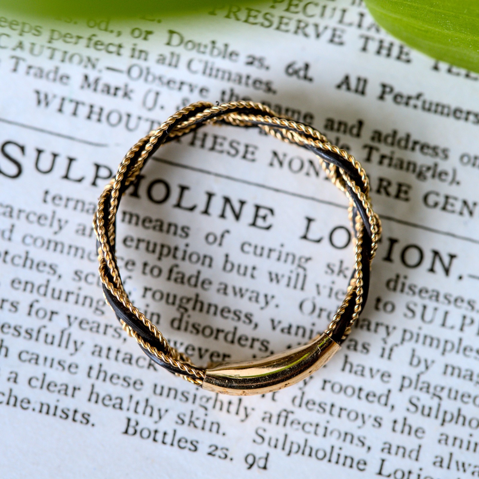 ANTIQUE VICTORIAN ENGLISH GRAND TOUR 9K GOLD WOVEN WEAVE BAND RING c1870