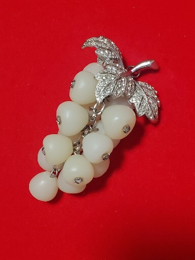 Large Vintage Rhinestone and Free Moving Lucite Bunch of Grapes Brooch.
