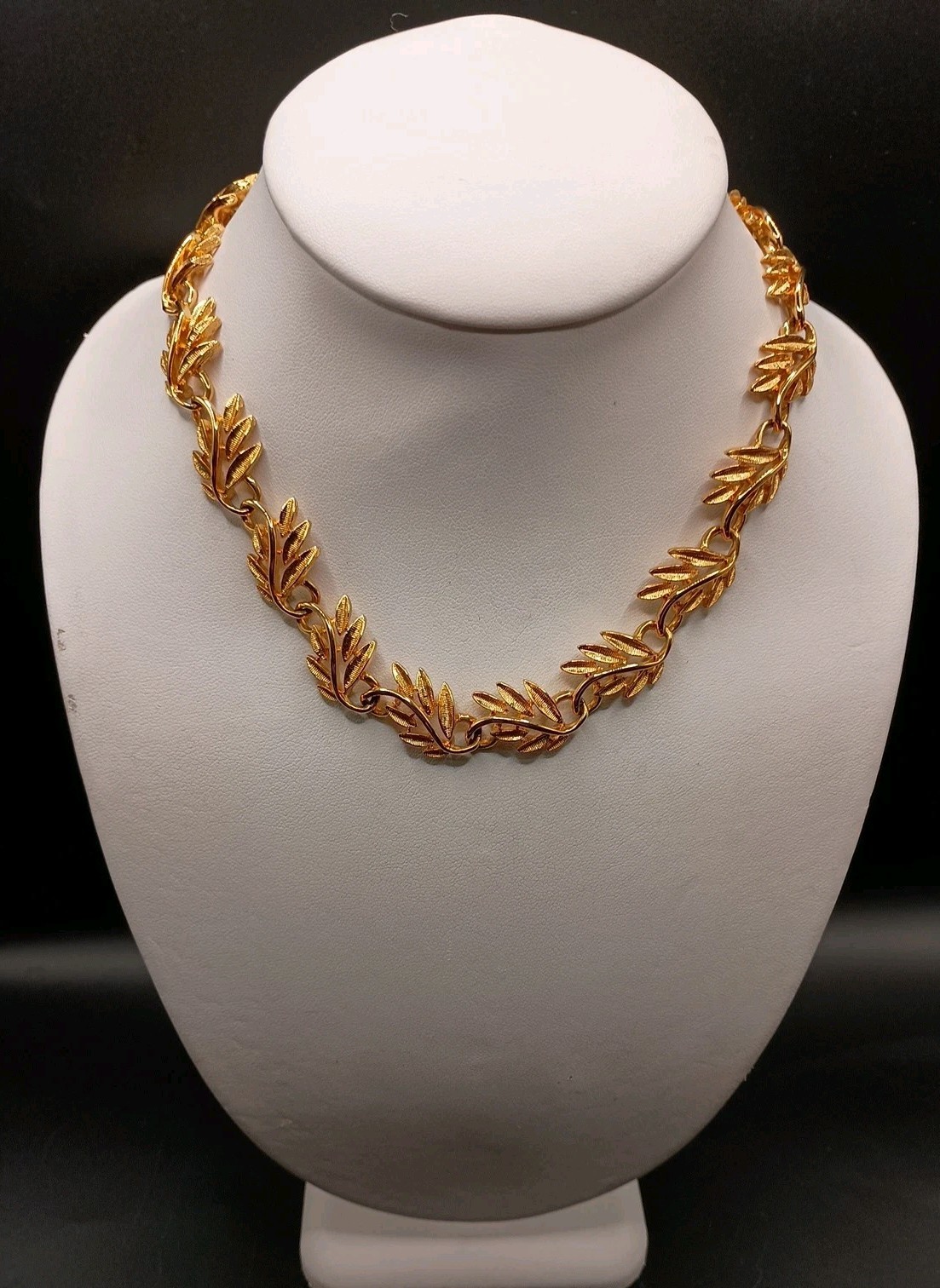 Vintage Napier Gold Tone Leaf Link Necklace Choker Collar 16.5 in Signed