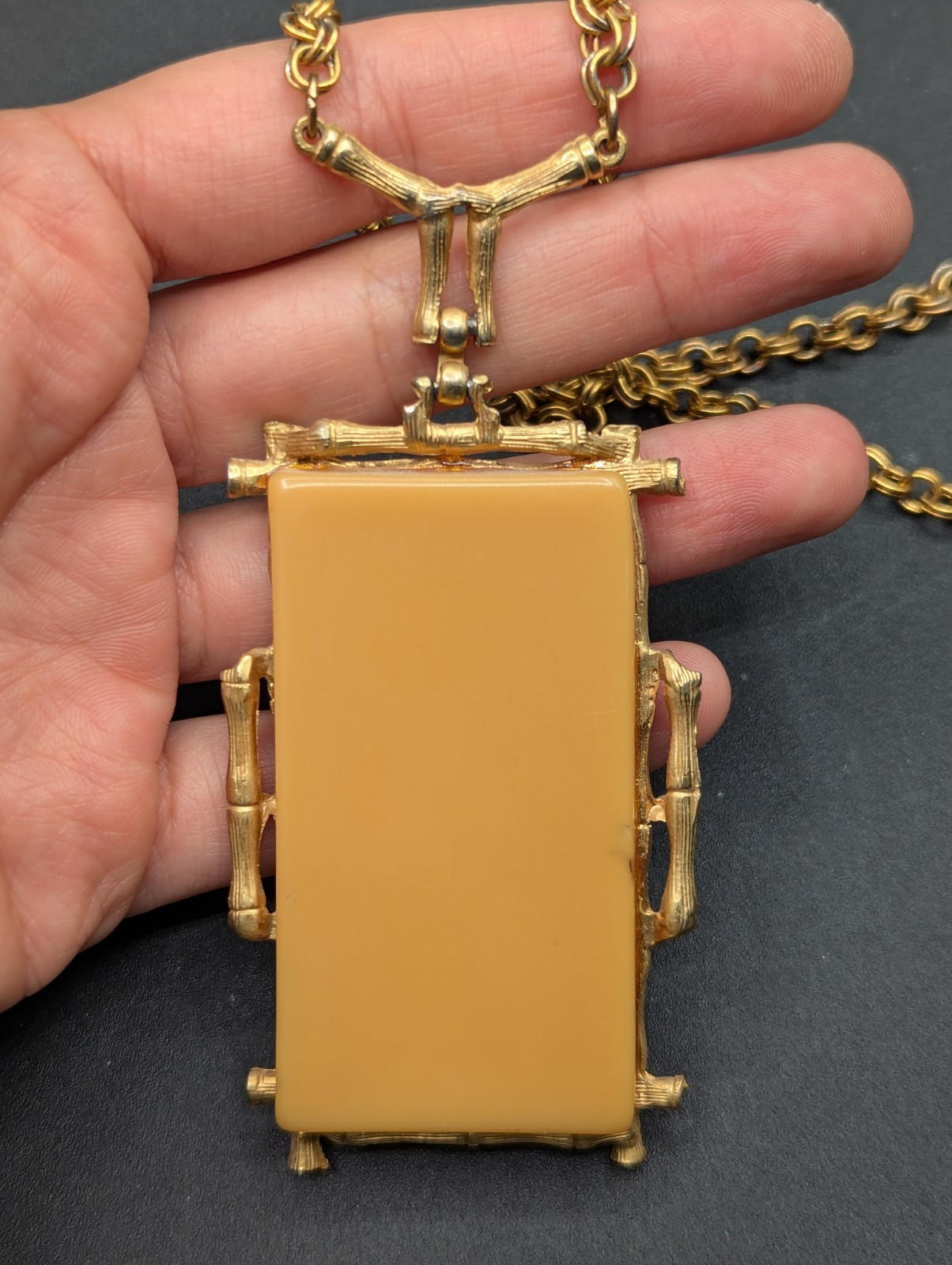 Vintage 24″ Asian Woman w Fan Flowers Floral Plastic Gold Tone Bamboo Necklace *