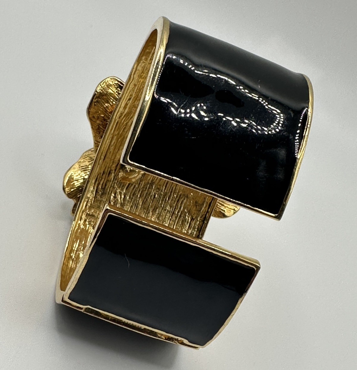 Kenneth Jay Lane KJL Black White Camellia Floral Cuff Bracelet Gold Plated Vtg