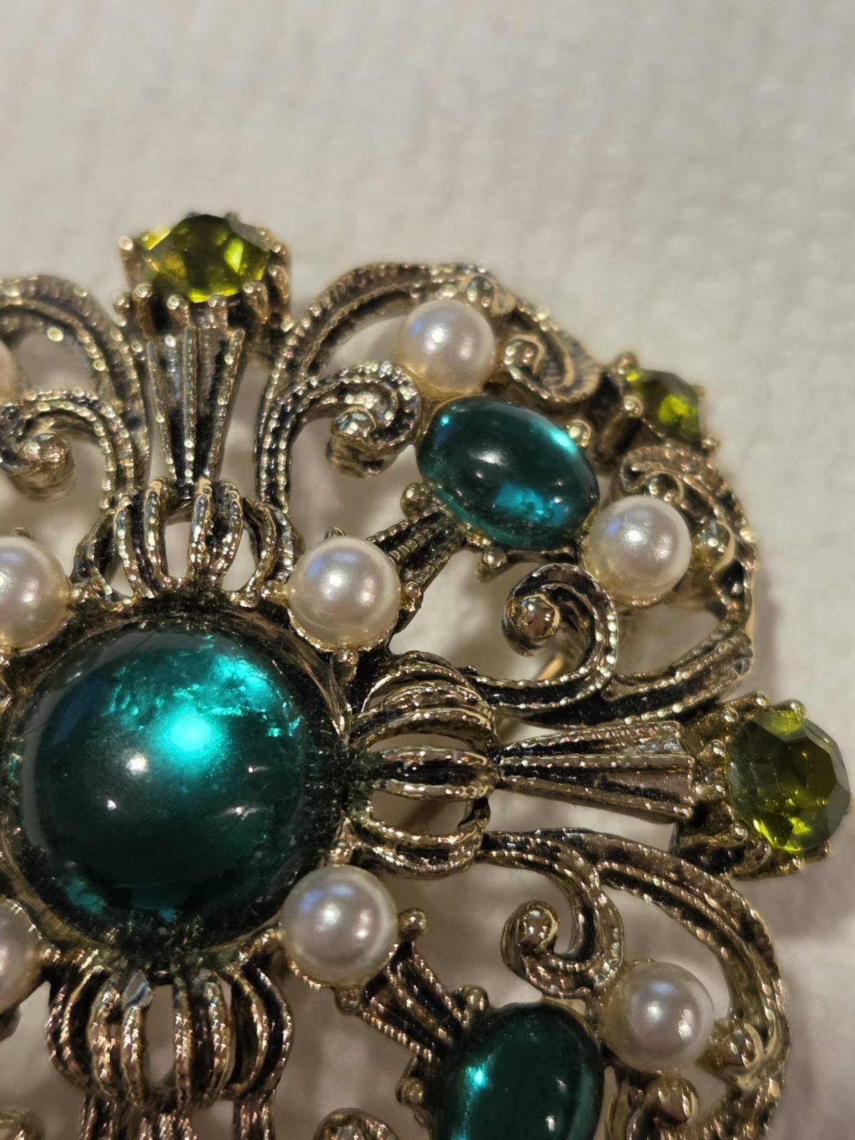 Vintage Blue & Green Rhinestone Gold Tone Filigree Hearts Flower Brooch Pin